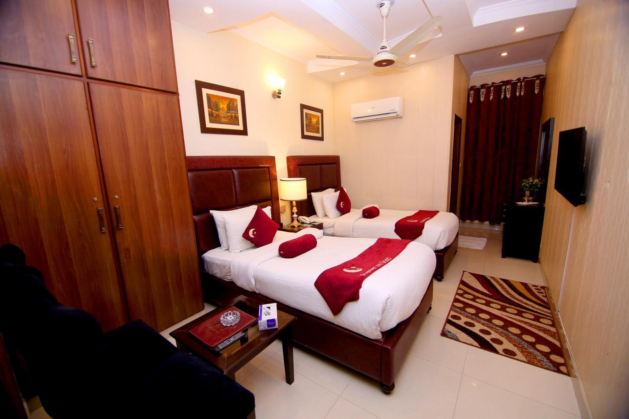 Premier Inn Grand Gulberg Lahore Exteriör bild