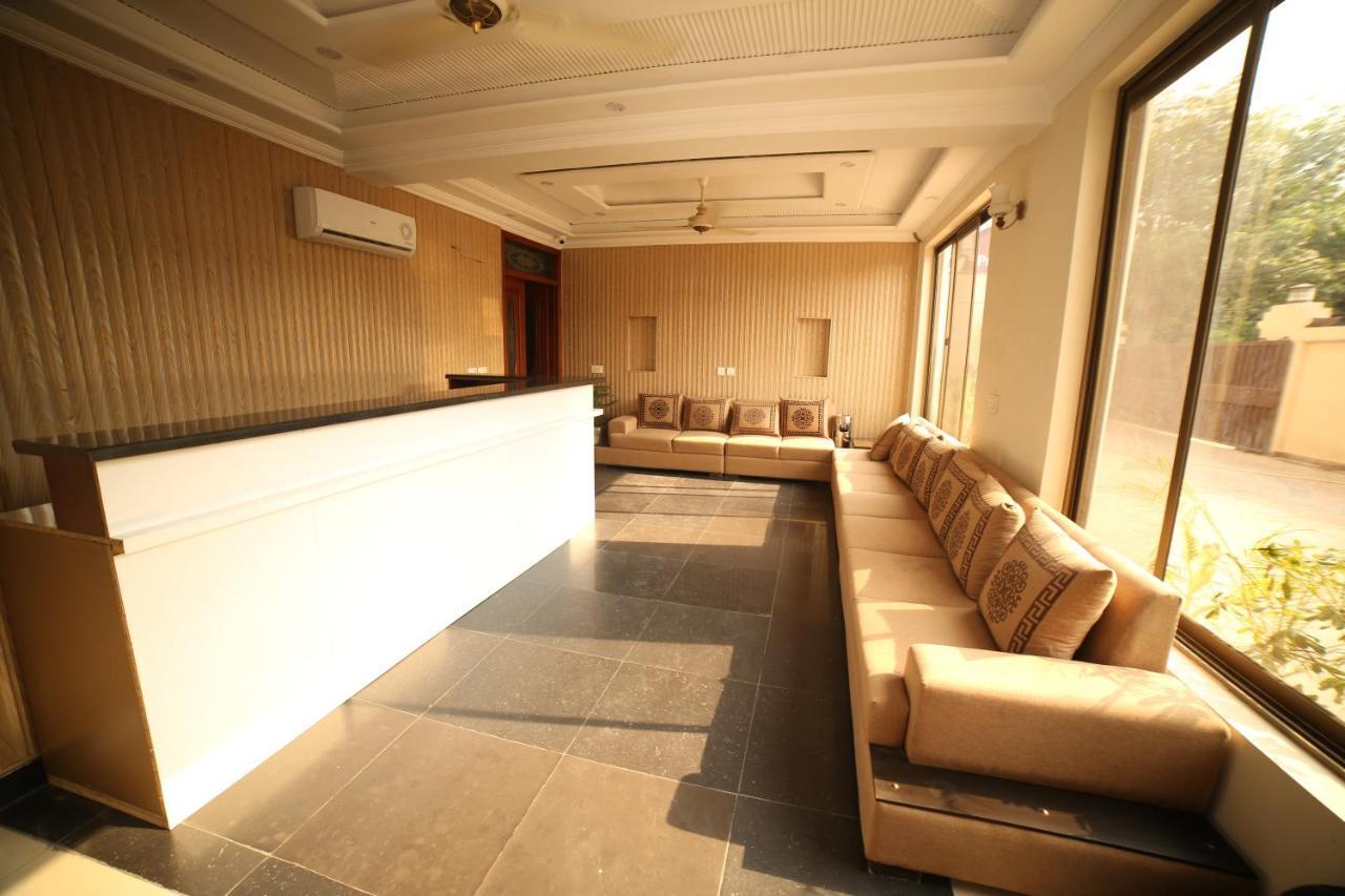 Premier Inn Grand Gulberg Lahore Exteriör bild